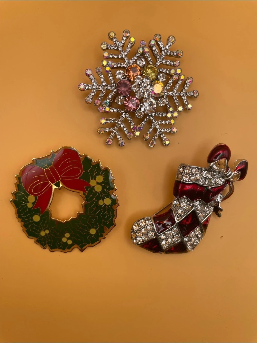 Holiday Brooch Set Multicolor Like New